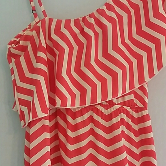Oh so pretty, mini zig-zag dress! - Picture 2 of 2